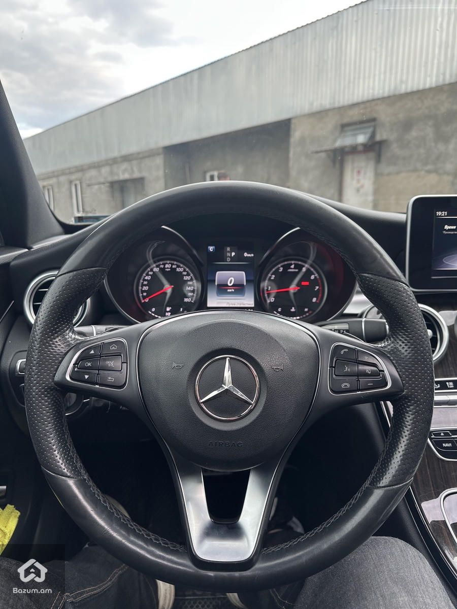 Mercedes Benz C300 - image 8