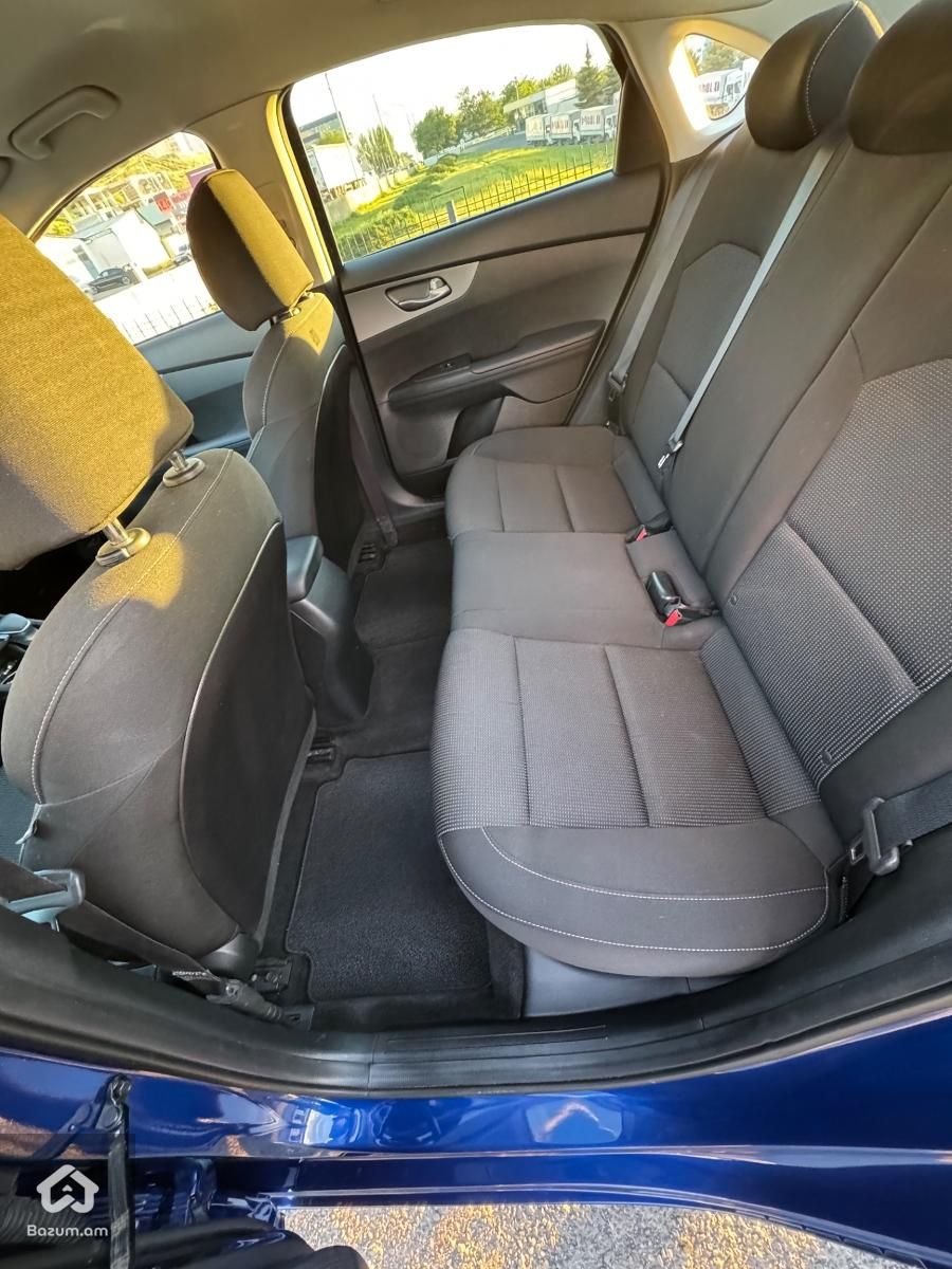 Kia Forte - image 8