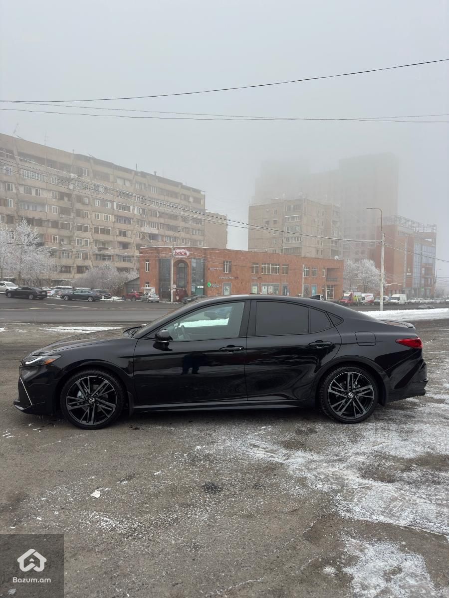 Toyota Camry XSE - image 3