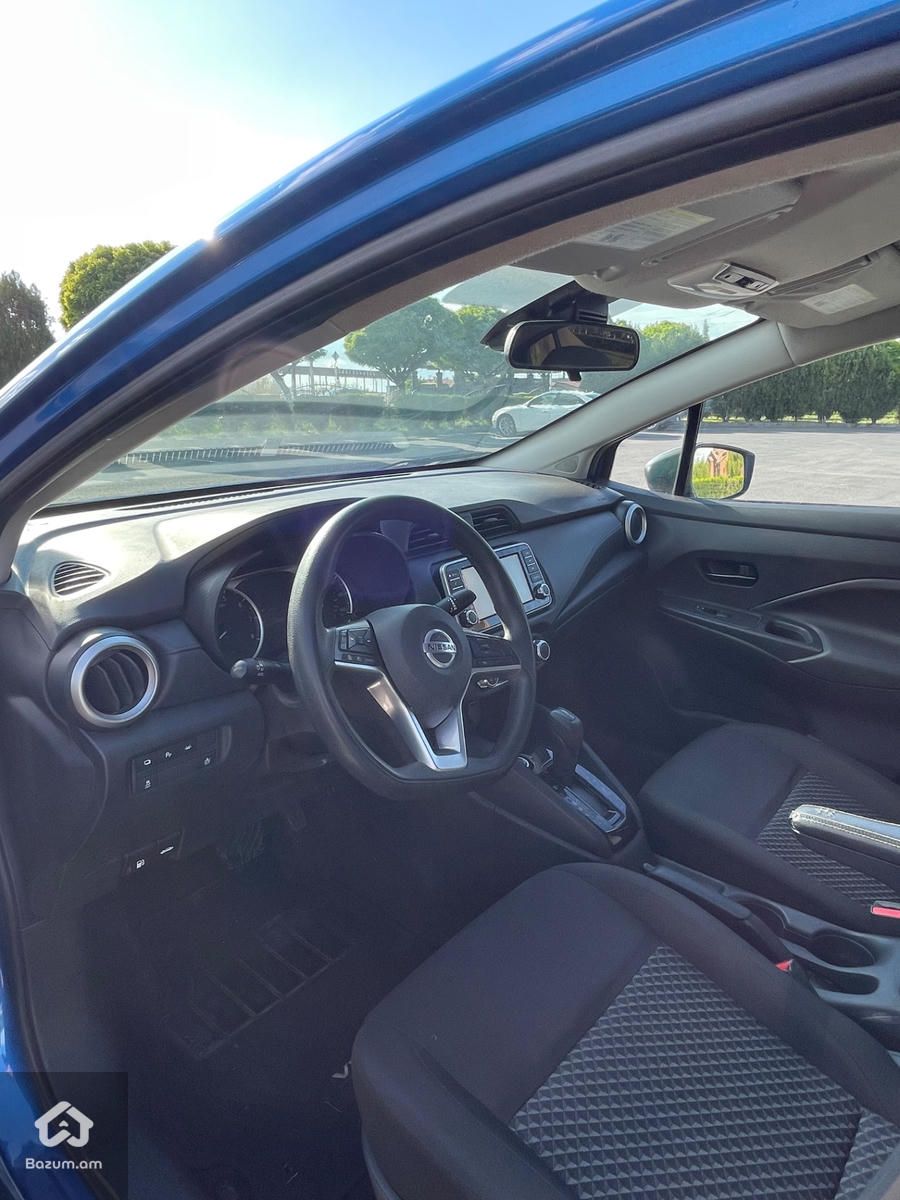 Nissan Versa - image 7