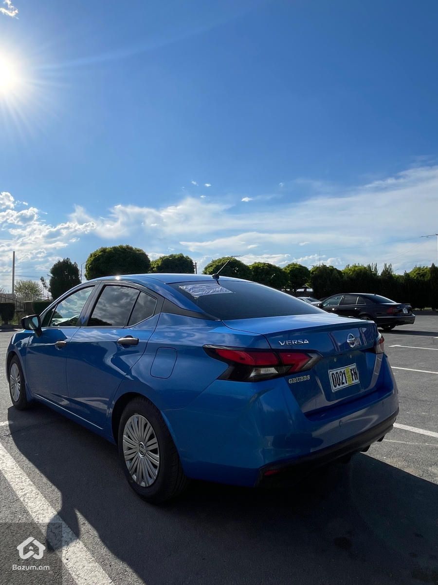Nissan Versa - image 6