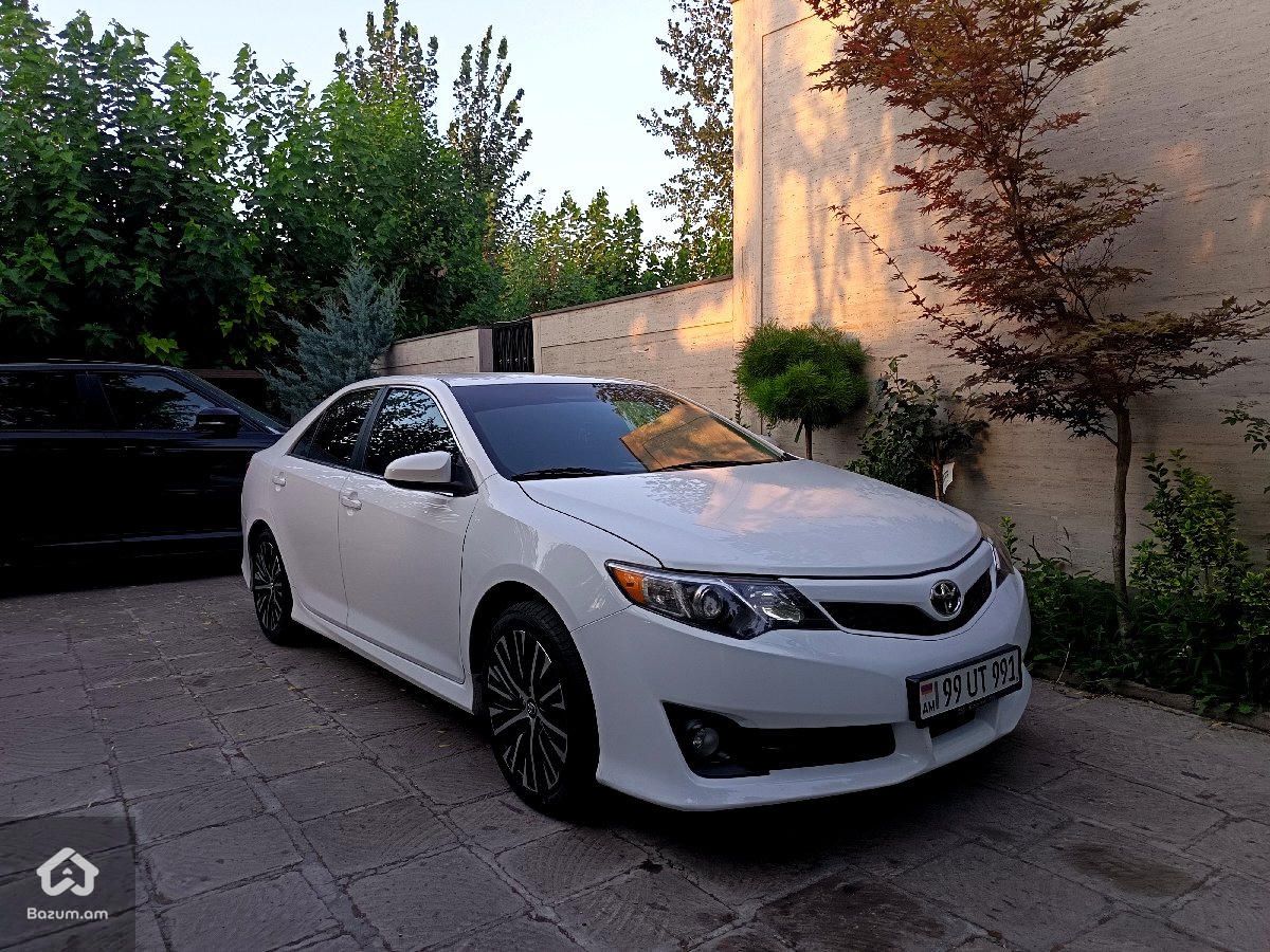 Toyota Camry - image 1