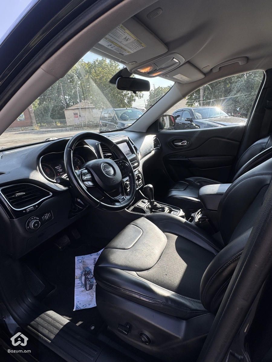 Jeep Cherokee 2019 - image 2