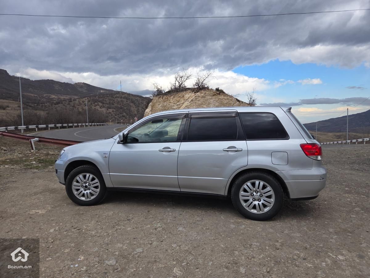 Mitsubishi airtrek - image 1