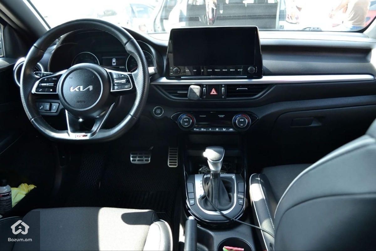 Kia Forte 2022 - image 9