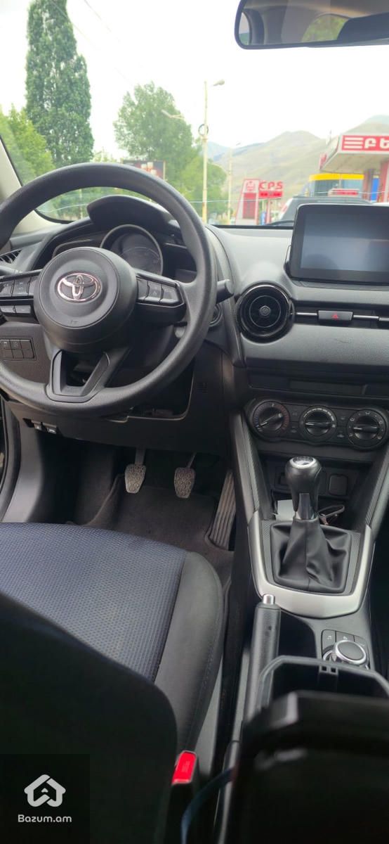 Toyota Yaris 2021 - image 13
