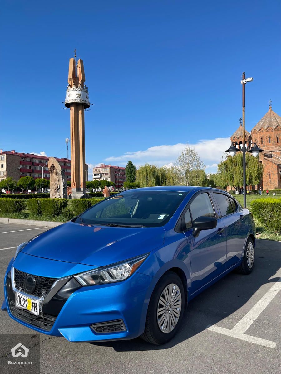 Nissan Versa - image 2