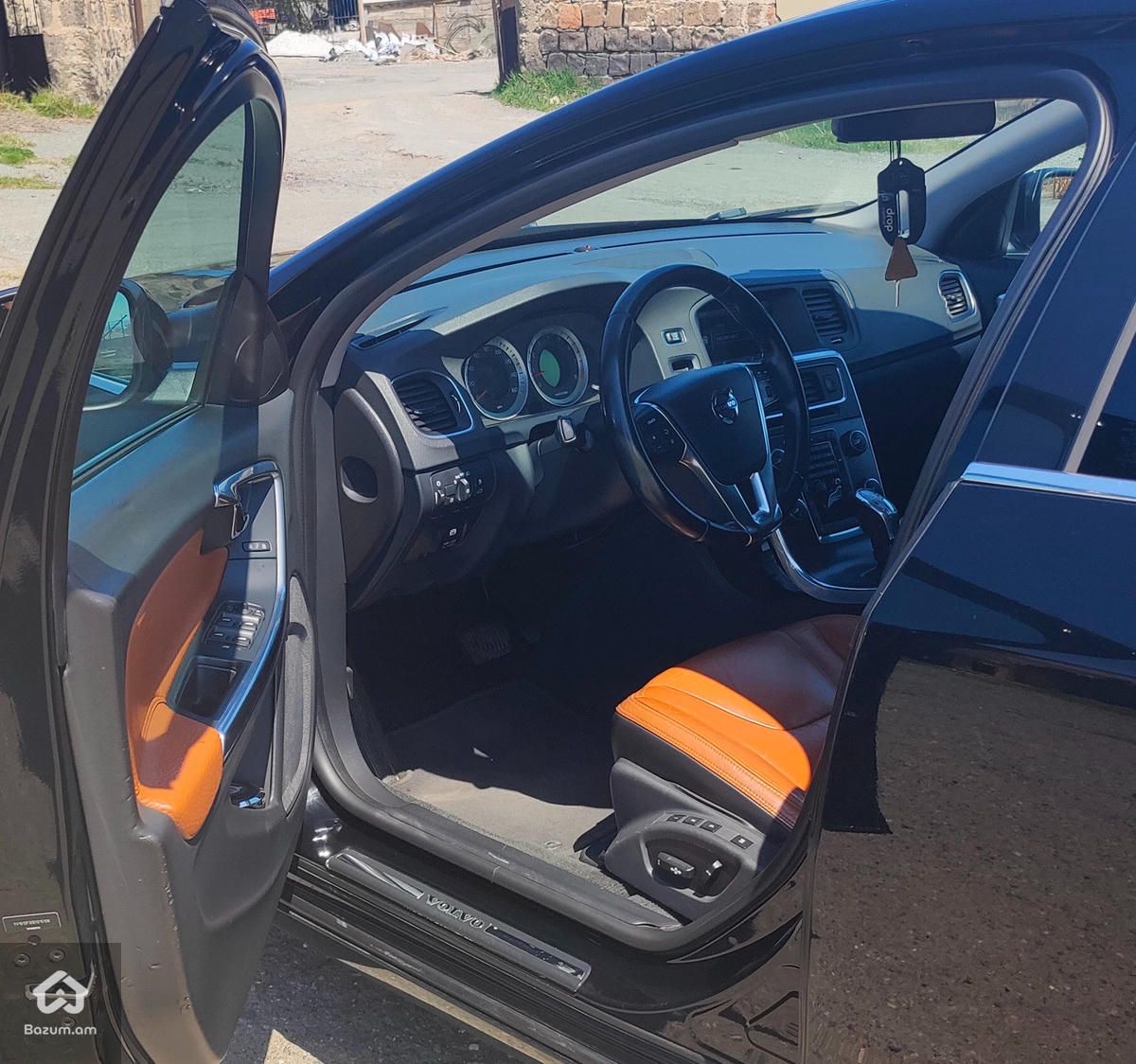 Volvo S60 2013 - image 2