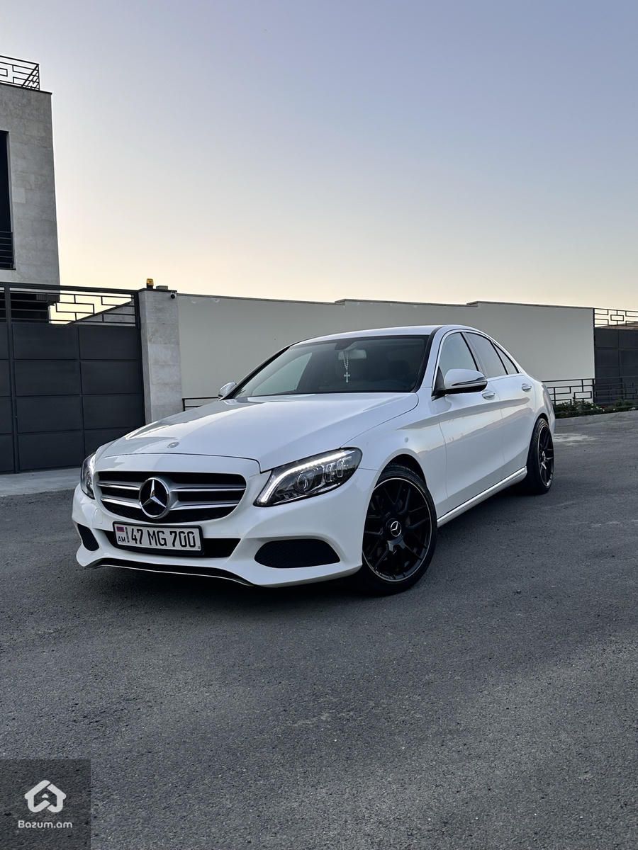 Mercedes Benz C300 - image 1
