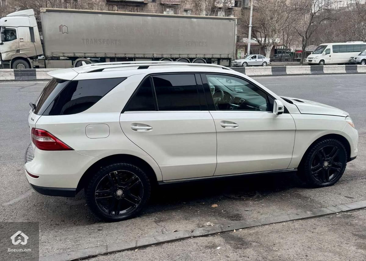 Mercedes M-Class - image 2