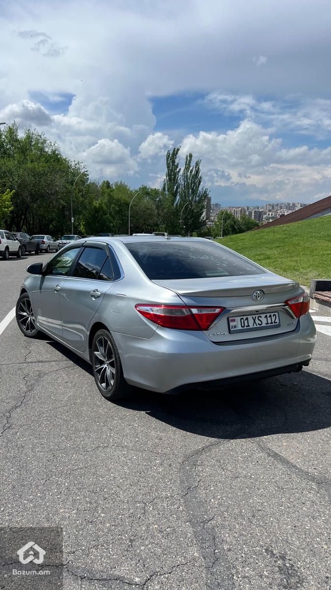 Toyota Camry XSE - image 6
