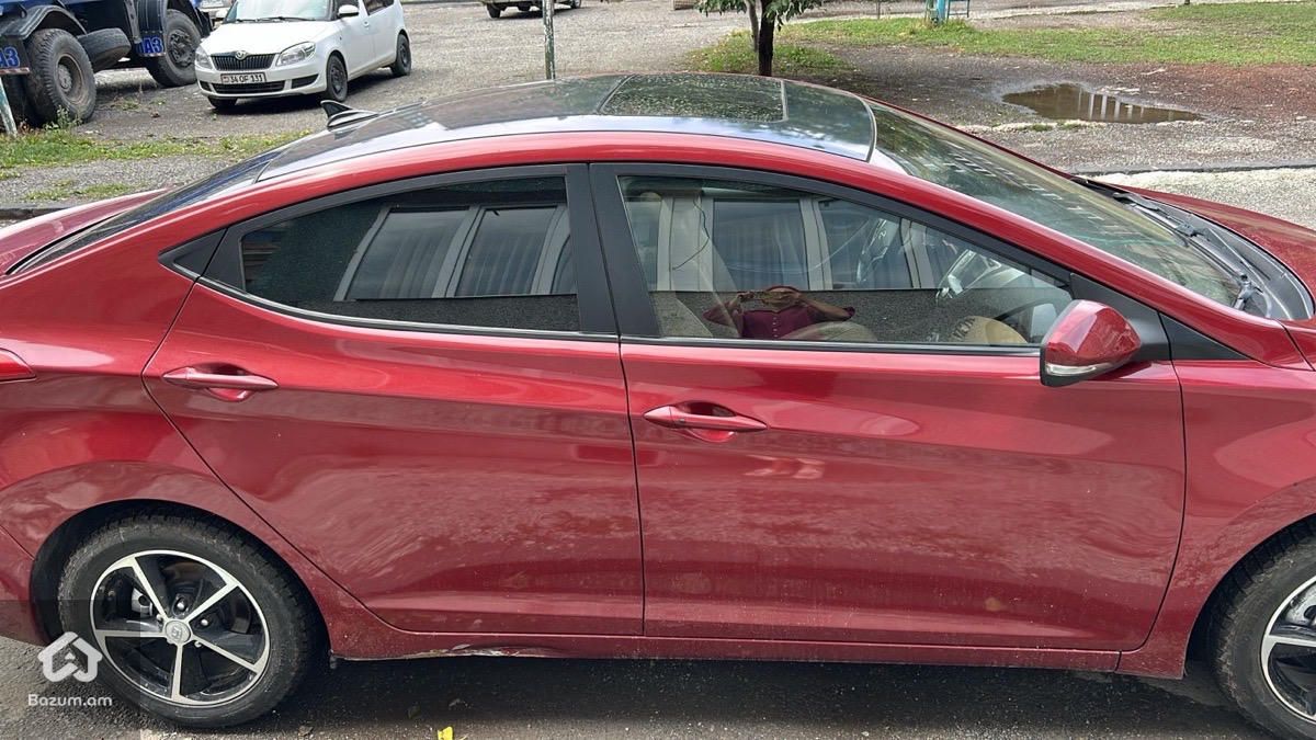 Hyundai Elantra 2011 - image 2