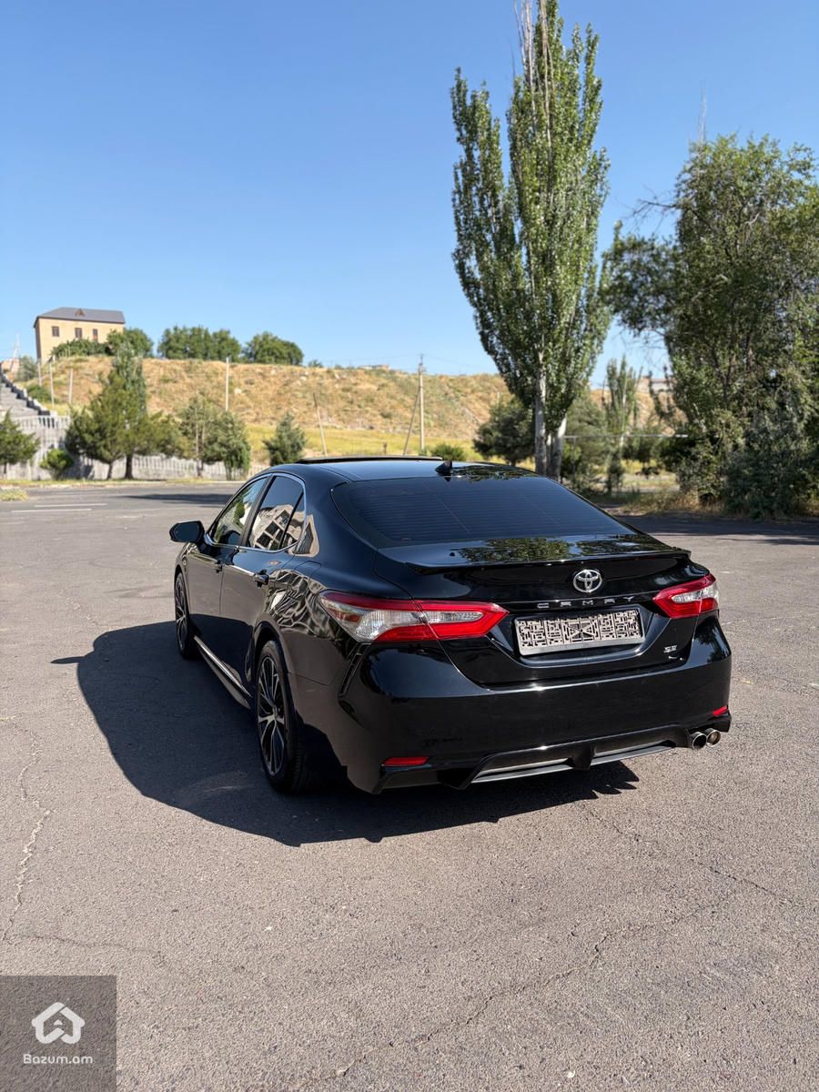 Toyota Camry SE 2020 - image 4