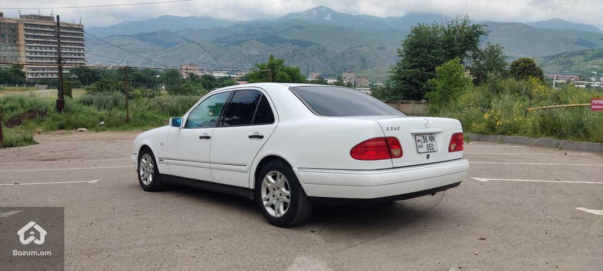 Mercedes-Benz E-Class W210 - image 6
