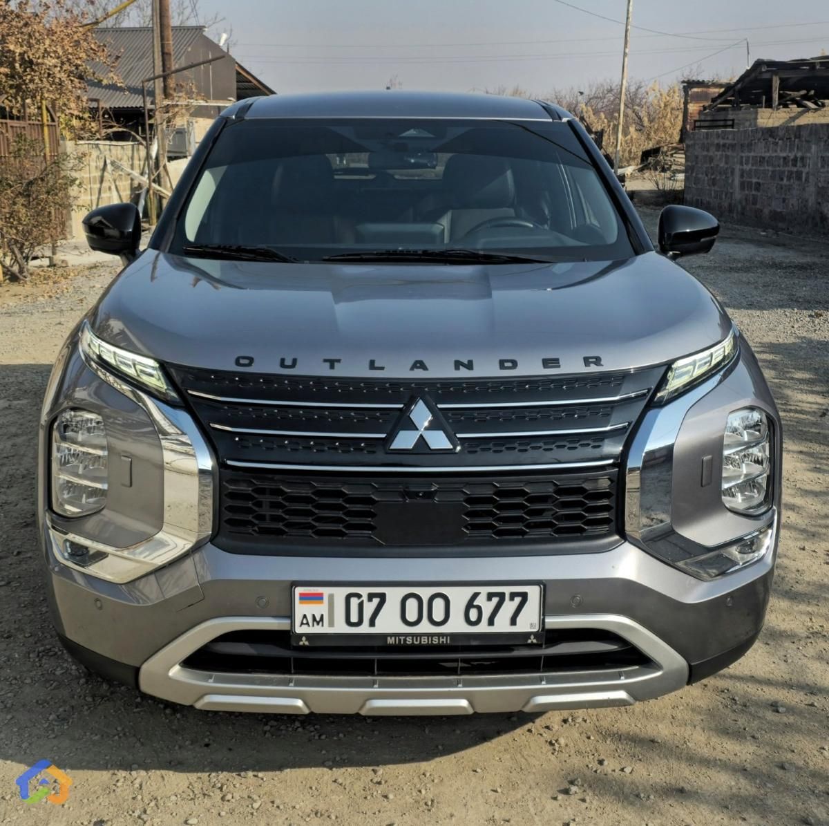 Mitsubishi Outlander SE - image 1
