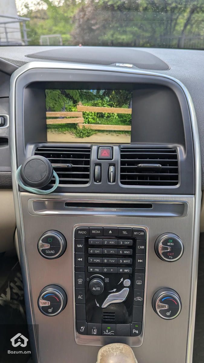 Volvo XC60  - image 8