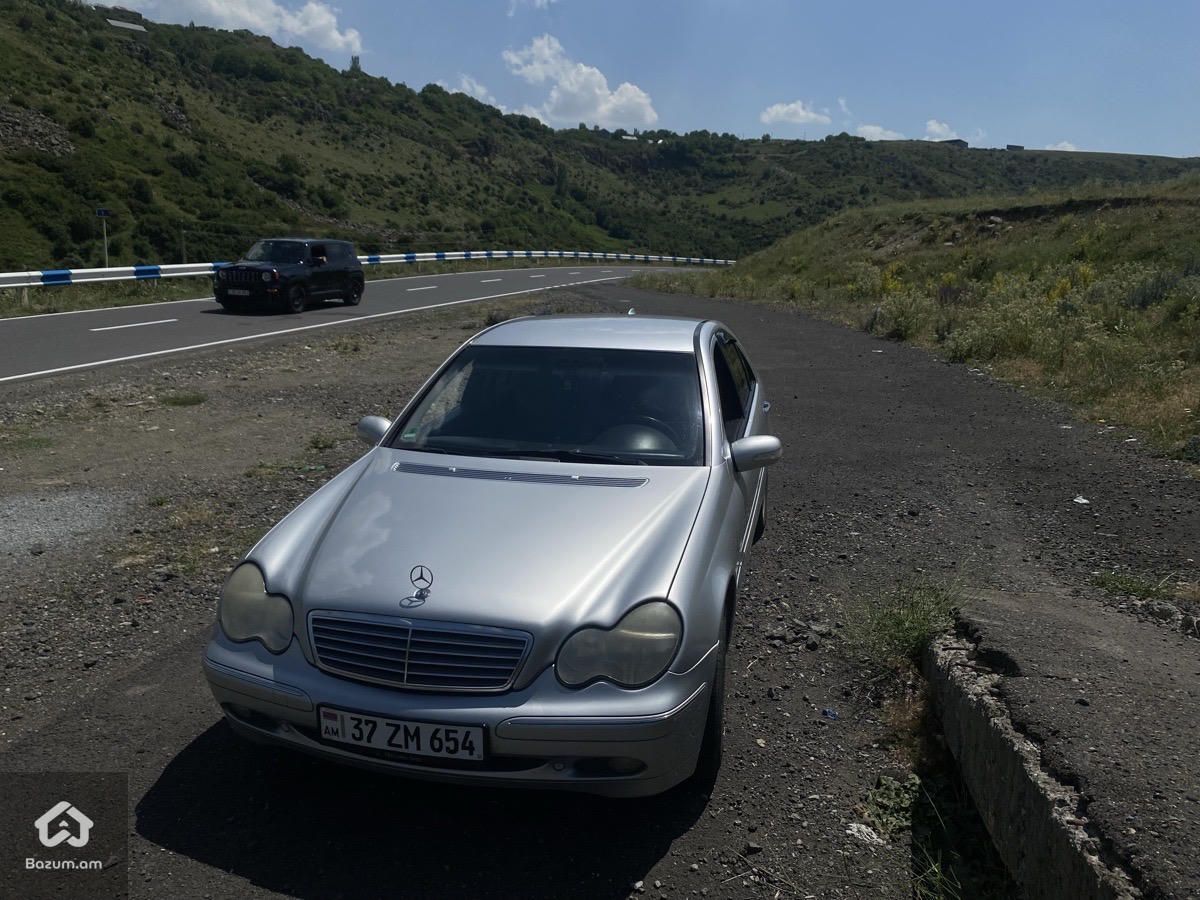 Mercedes-Benz W203 - image 1