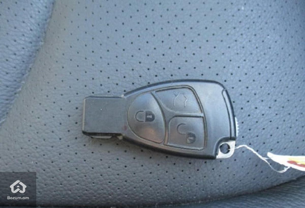 Mercedes-Benz E 320 2004 - image 38