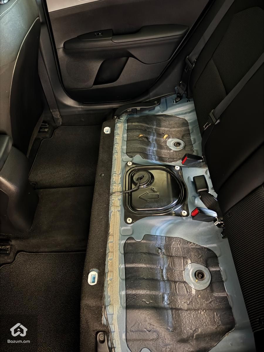 Kia Forte - image 9