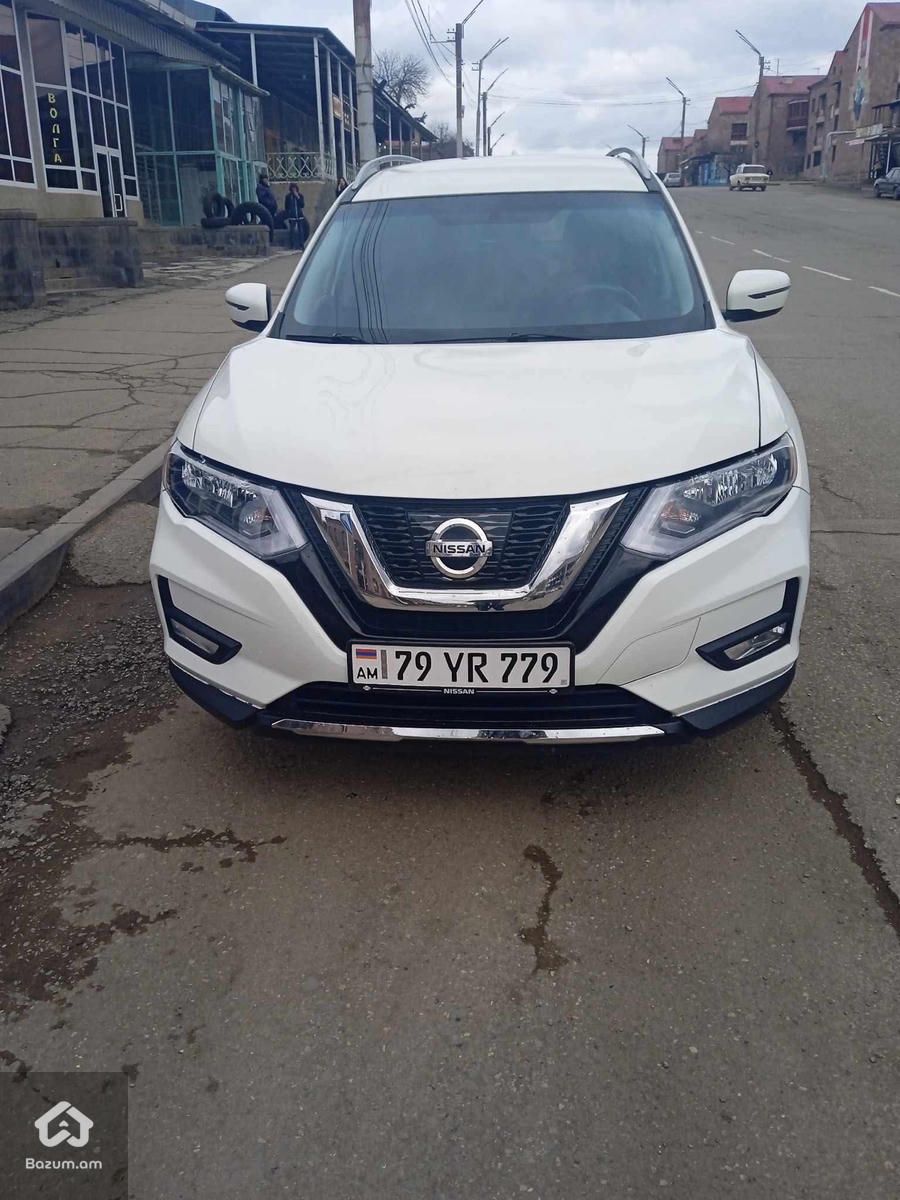 Nissan Rogue - image 1