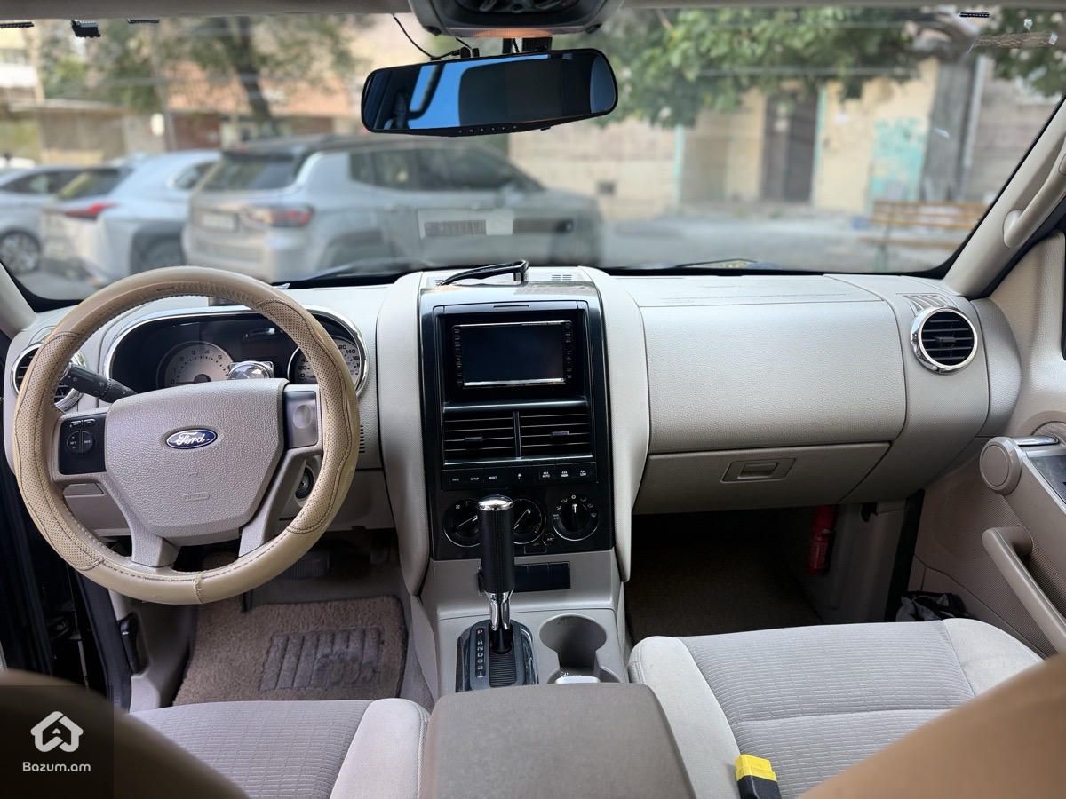 Ford Explorer - image 2