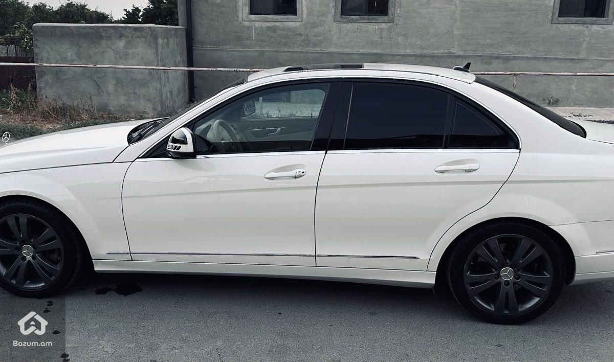 Mercedes-Benz W204 C300 - image 9