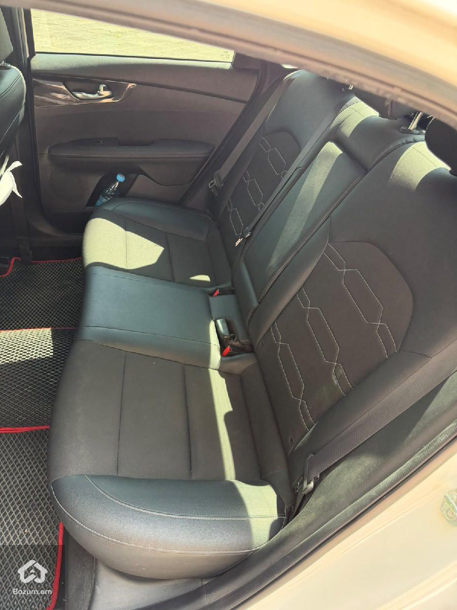 Kia Forte 2022 - image 8