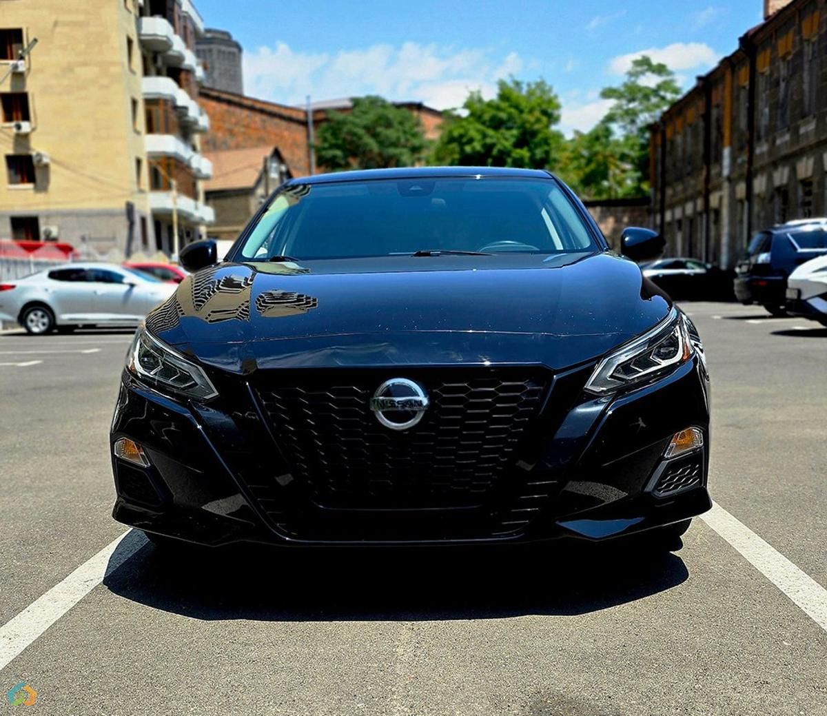 Nissan Altima SR - image 1