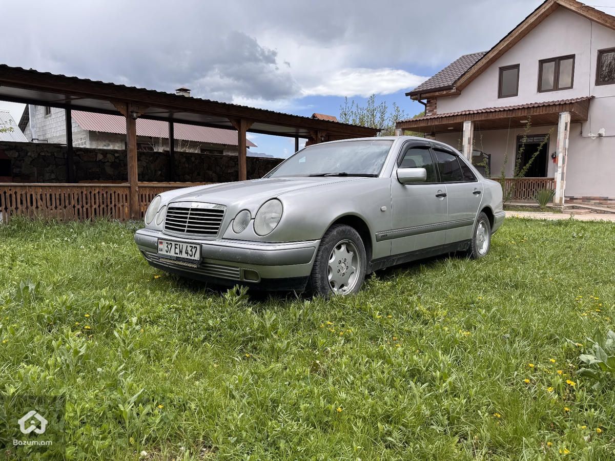 Mercedes benz E200 - image 1
