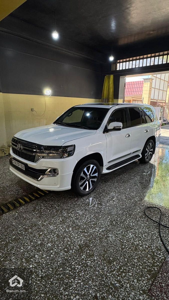 Toyota Land cruiser 200 - image 4