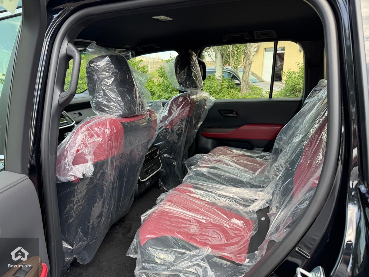 TOYOTA LAND CRUISER 300 - image 7