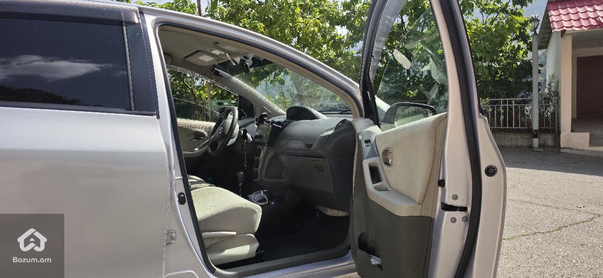 Toyota Vitz 2010 - image 8