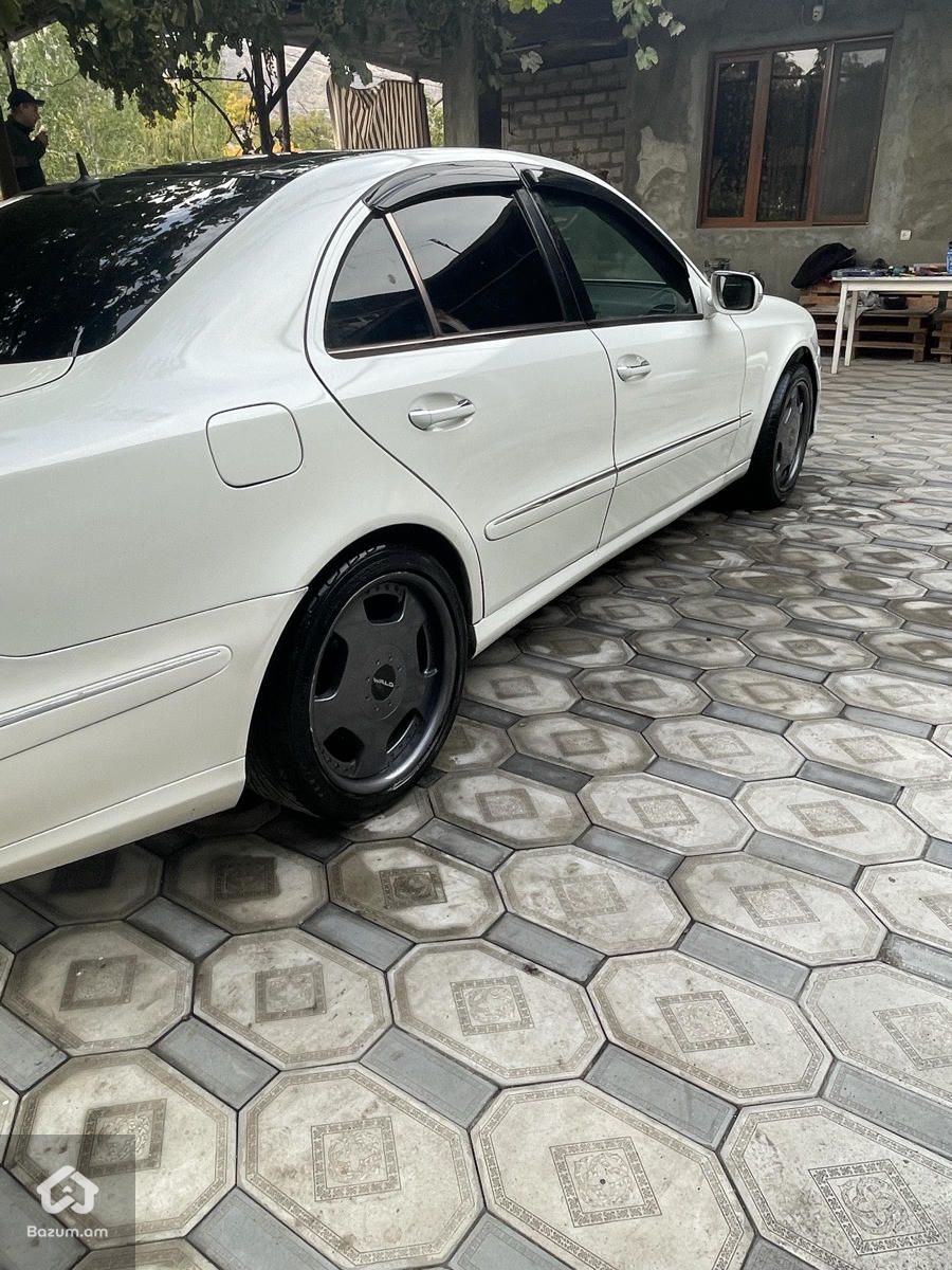 Mercedes-Benz E 320 2002 - image 10