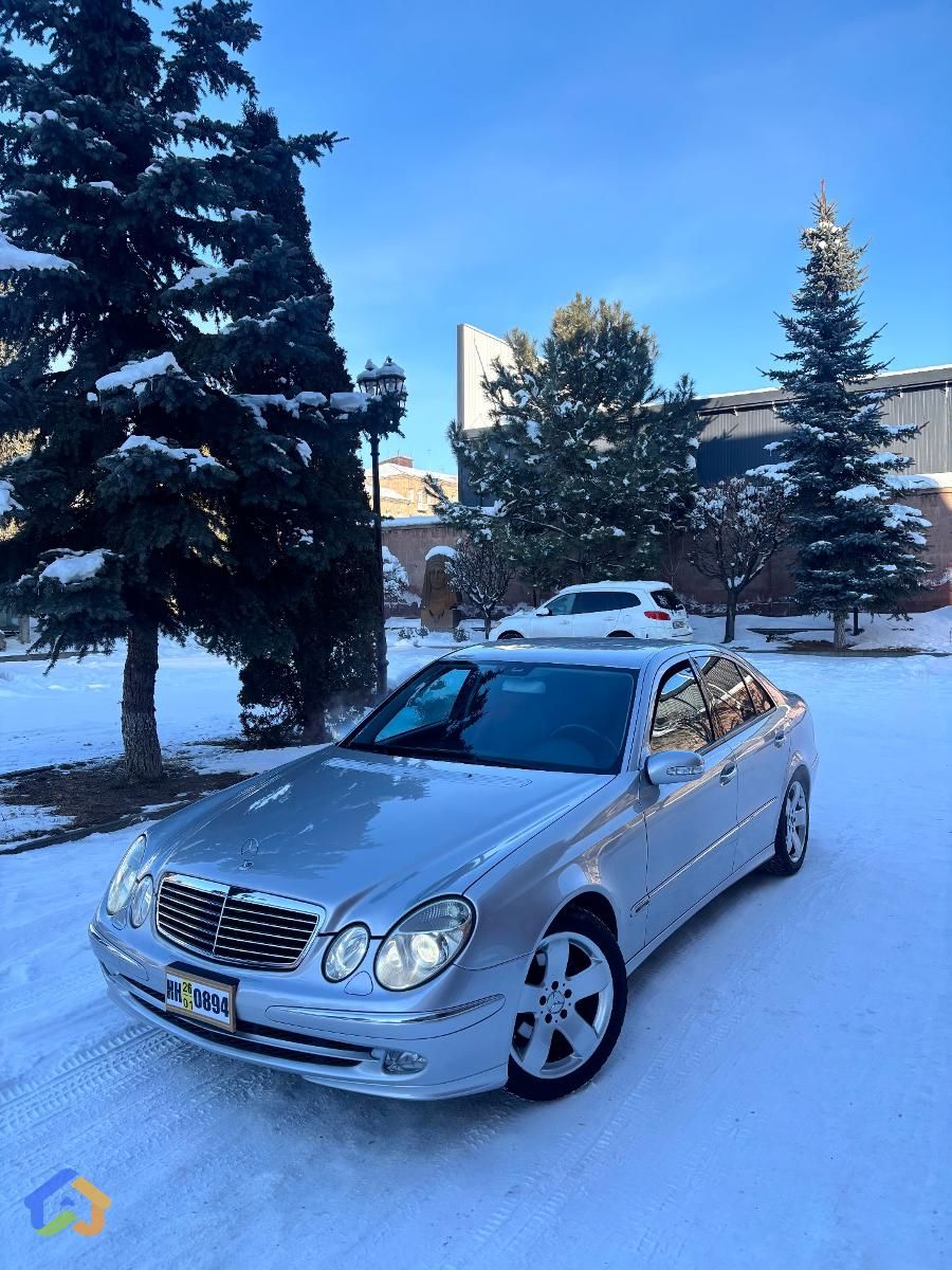 Mercedes benz W211 - image 1