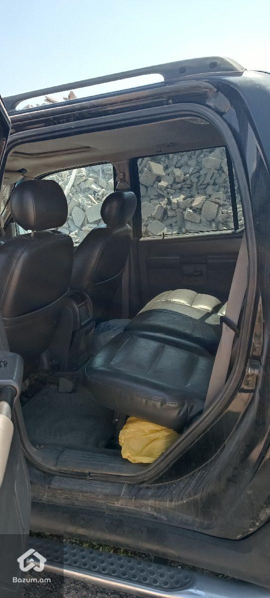 Ford Explorer Sport Trac - image 4