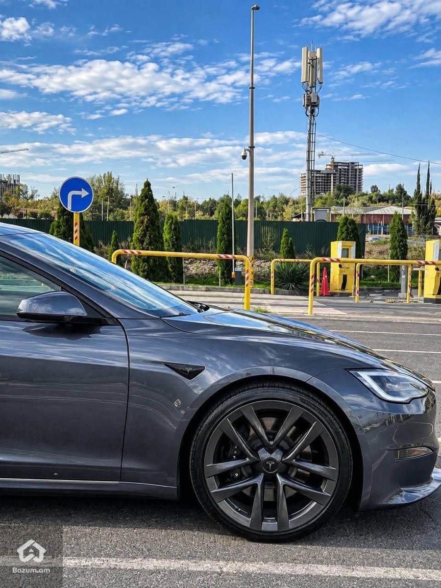 Tesla Model S 2023 - image 4