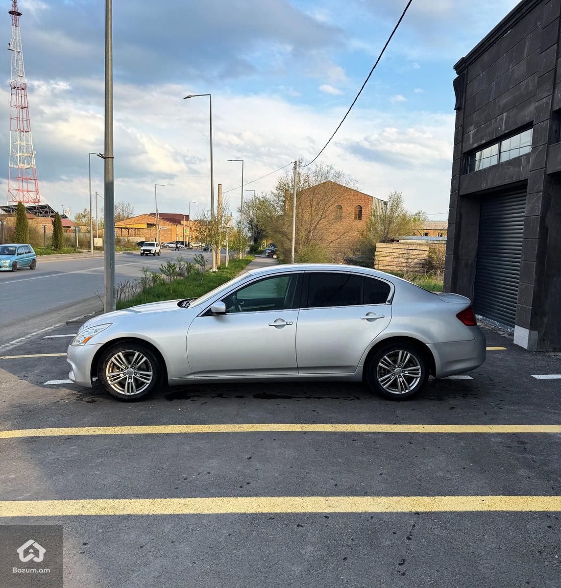 Infiniti G37 - image 4