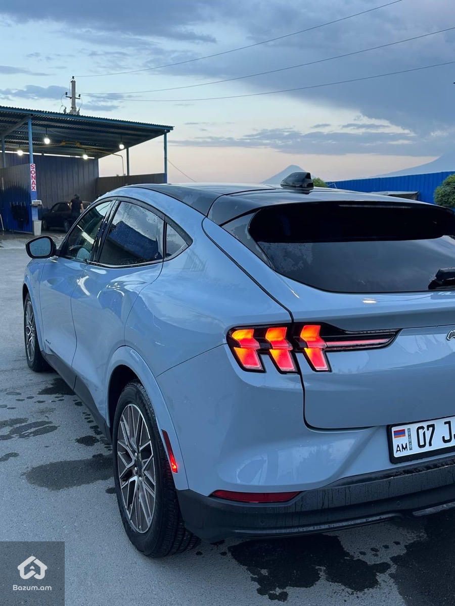 Ford Mustang Mach-E Premium 20205 - image 4