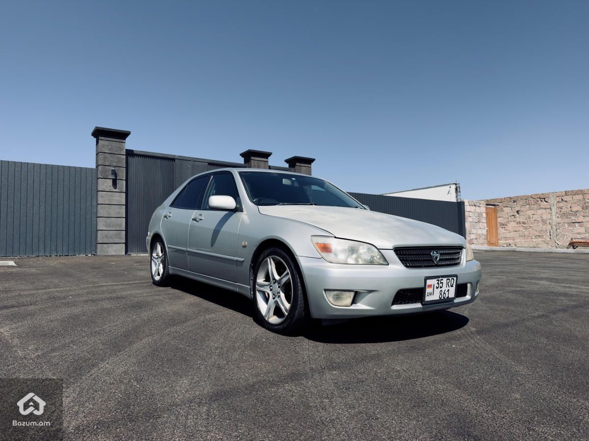 Toyota Altezza 2001 - image 3