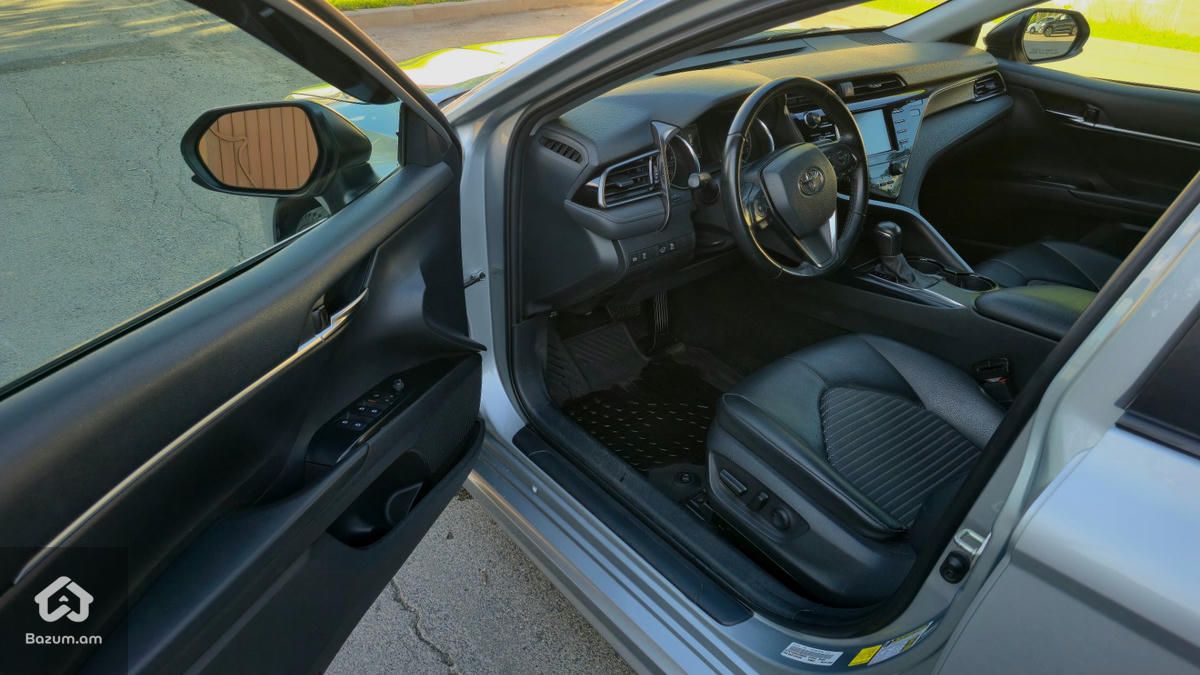 Toyota Camry SE 2.5L - image 11