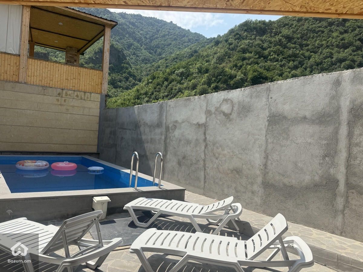 Smail juest House Lori  - image 5