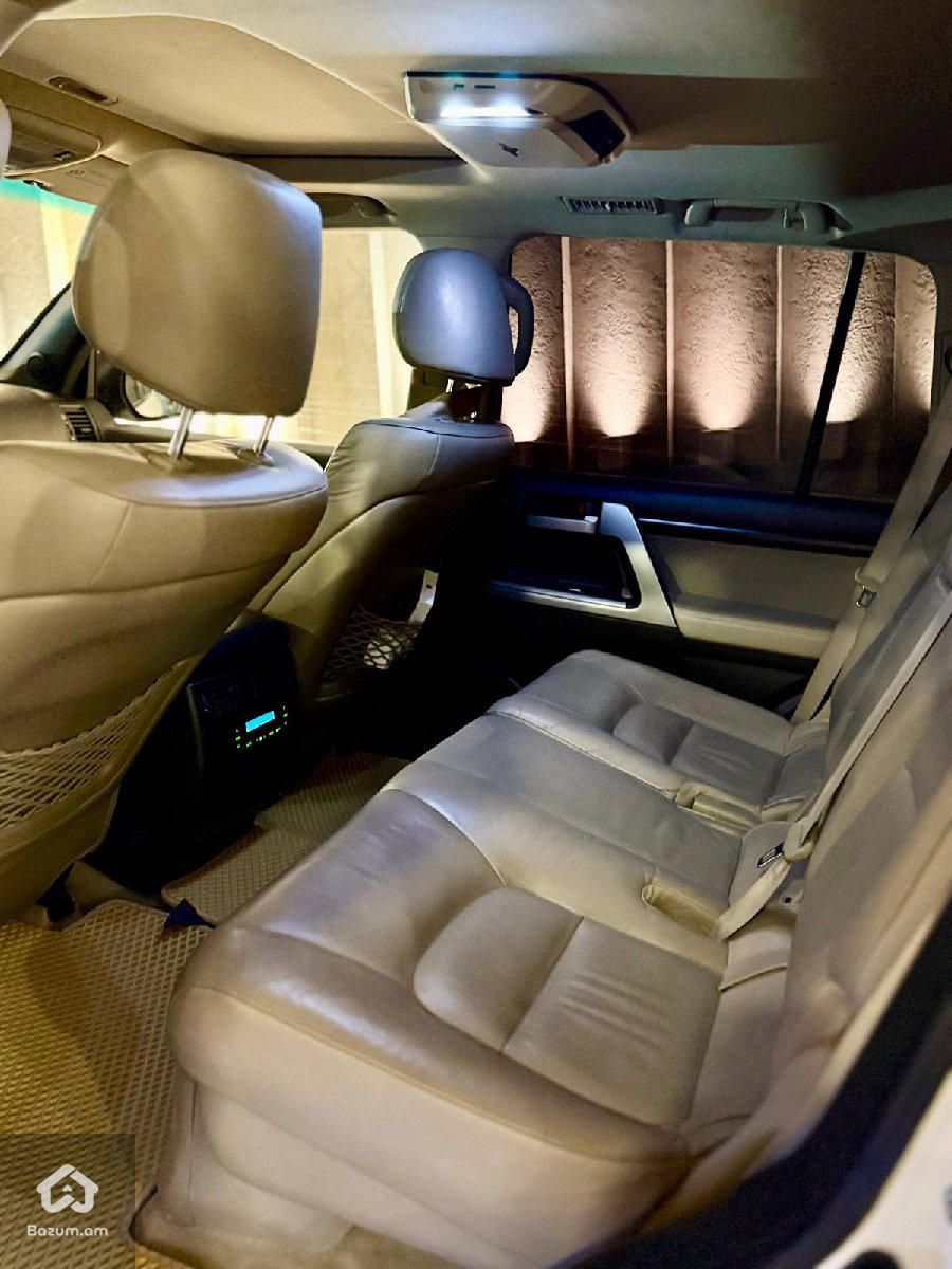 Toyota Land cruiser 200 - image 10