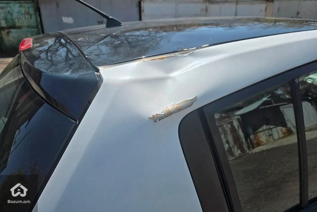 Nissan Versa - image 9
