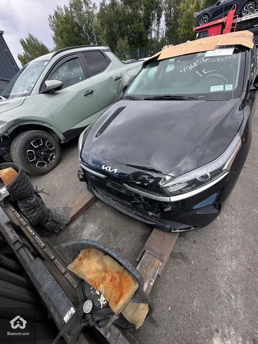 Kia Forte LXS - image 2