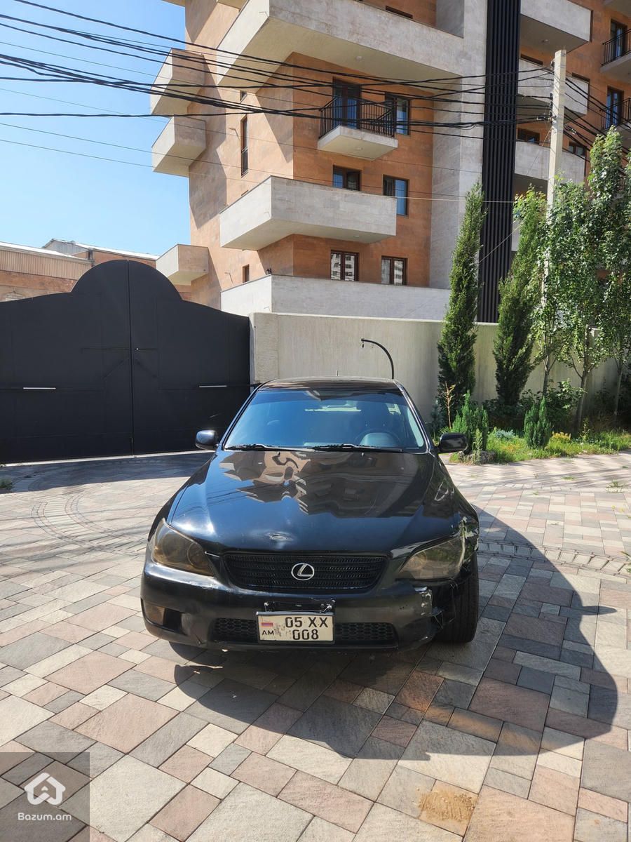 Lexus IS 300 2001 - image 2
