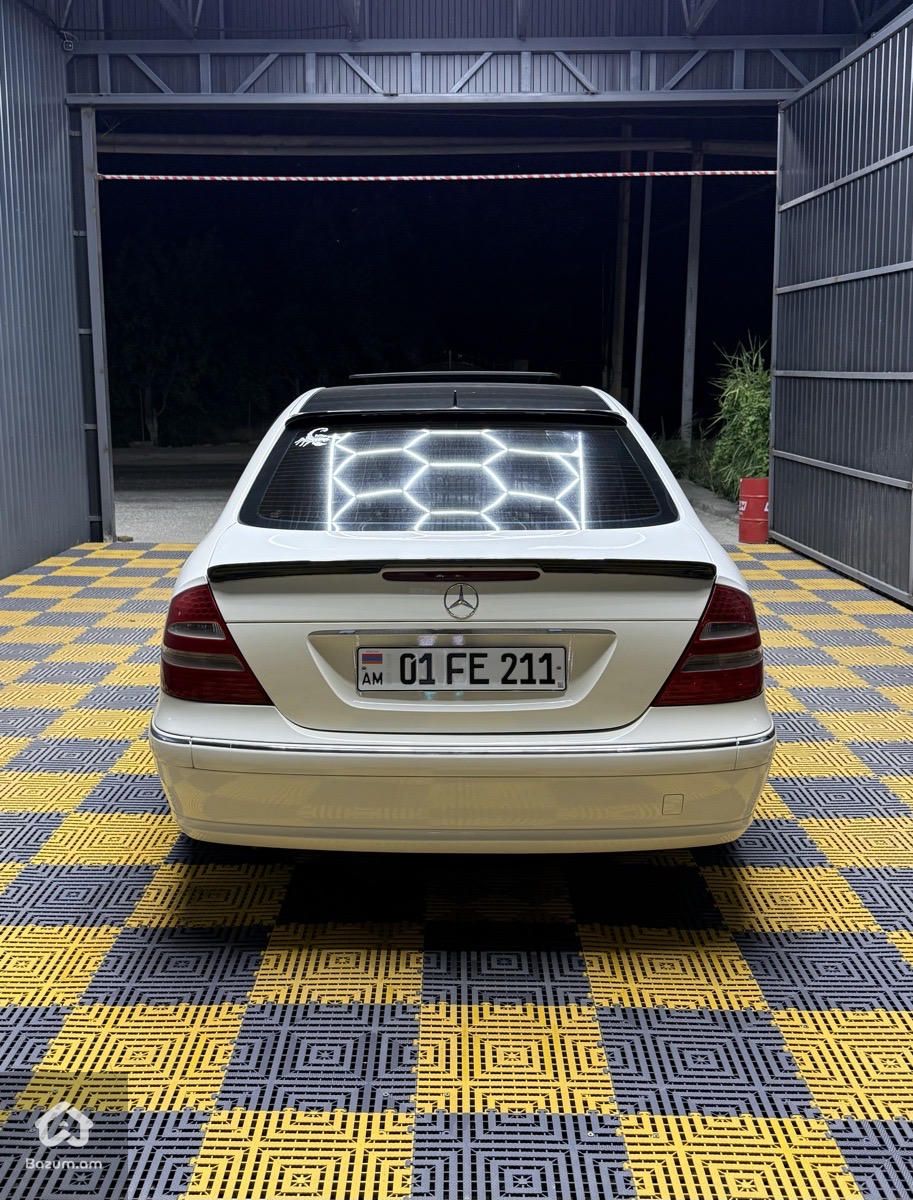 Mercedes-Benz 320 2002 - image 9
