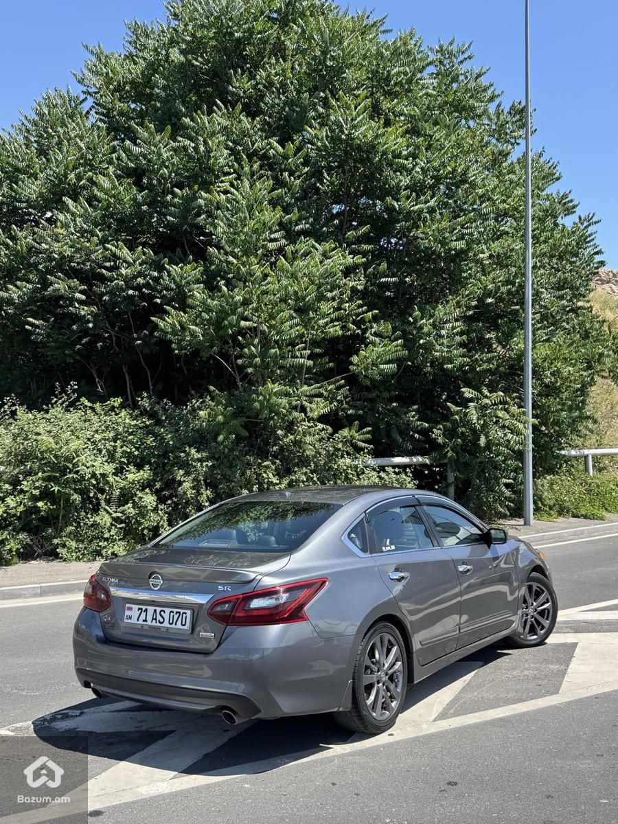 Nissan Altima SR - image 5