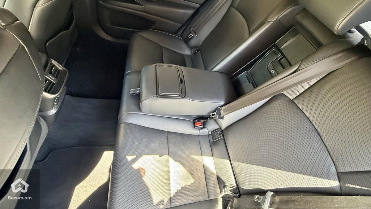 Lexus Es F Sport - image 8
