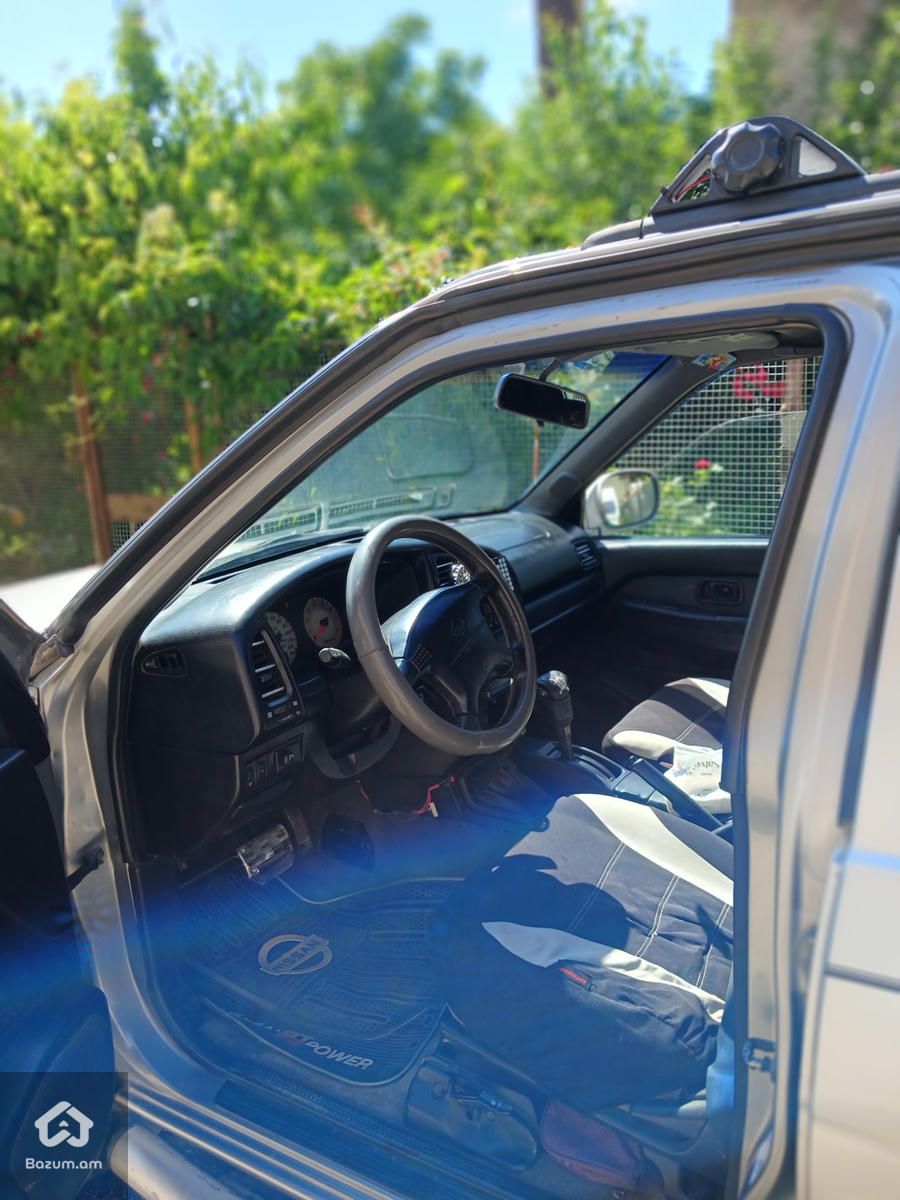 Nissan Pathfinder 2001 - image 5