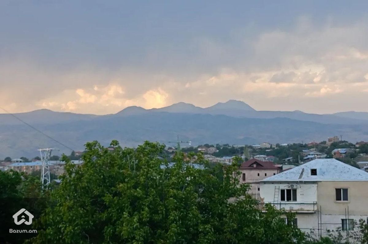 Երկու հարկանի քարե տուն Աշտարակում - image 3